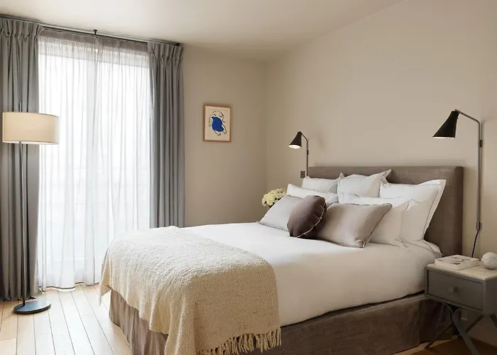 De Pourtales Aparthotel